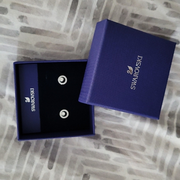 Swarovski Crystal Stud Earrings - Picture 6 of 9